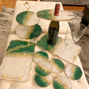 Resin tray | green and white resin set | green and gold tray | christmas gift | holiday gift | handmade resin coasters | wedding gift