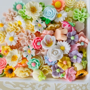 25 Pastel Resin Flower Cabochon, Pastel Mix Flower Cabs, Flower Cabochon Sale, Soft Color Flower Cab for DIY Project, Flower Cabochon