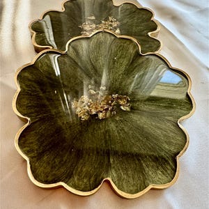 Resin Flower Shaped Coasters, Olive Green Coaster Set, Home Decor, Coffee and Wine Coaster, Forest Olive Green & Gold Flower Shaped Coasters