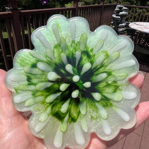 Unique Floral Resin Coasters (4) in 3-D Rays of Variegated Green and White Against an Iridescent Light Green Background