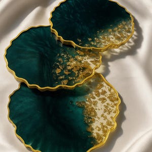 Emerald Green Resin Coaster with Gold Leaf – Luxury Handmade Drink Coaster | Elegant Table Tray | Gift for Her